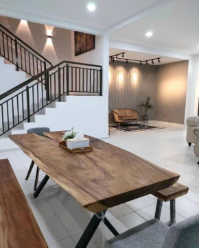 Cik Yam Homestay Pool, Melaka l For Malay Only